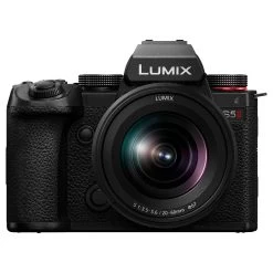 Panasonic LUMIX S5II + 20-60mm F/3.5-5.6
